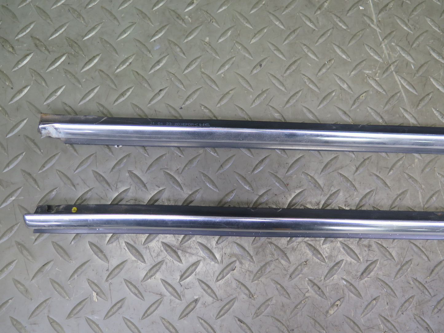 01-06 BMW E46 330ci Convert Set of 2 Door Weatherstrip Molding Trim Chrome OEM