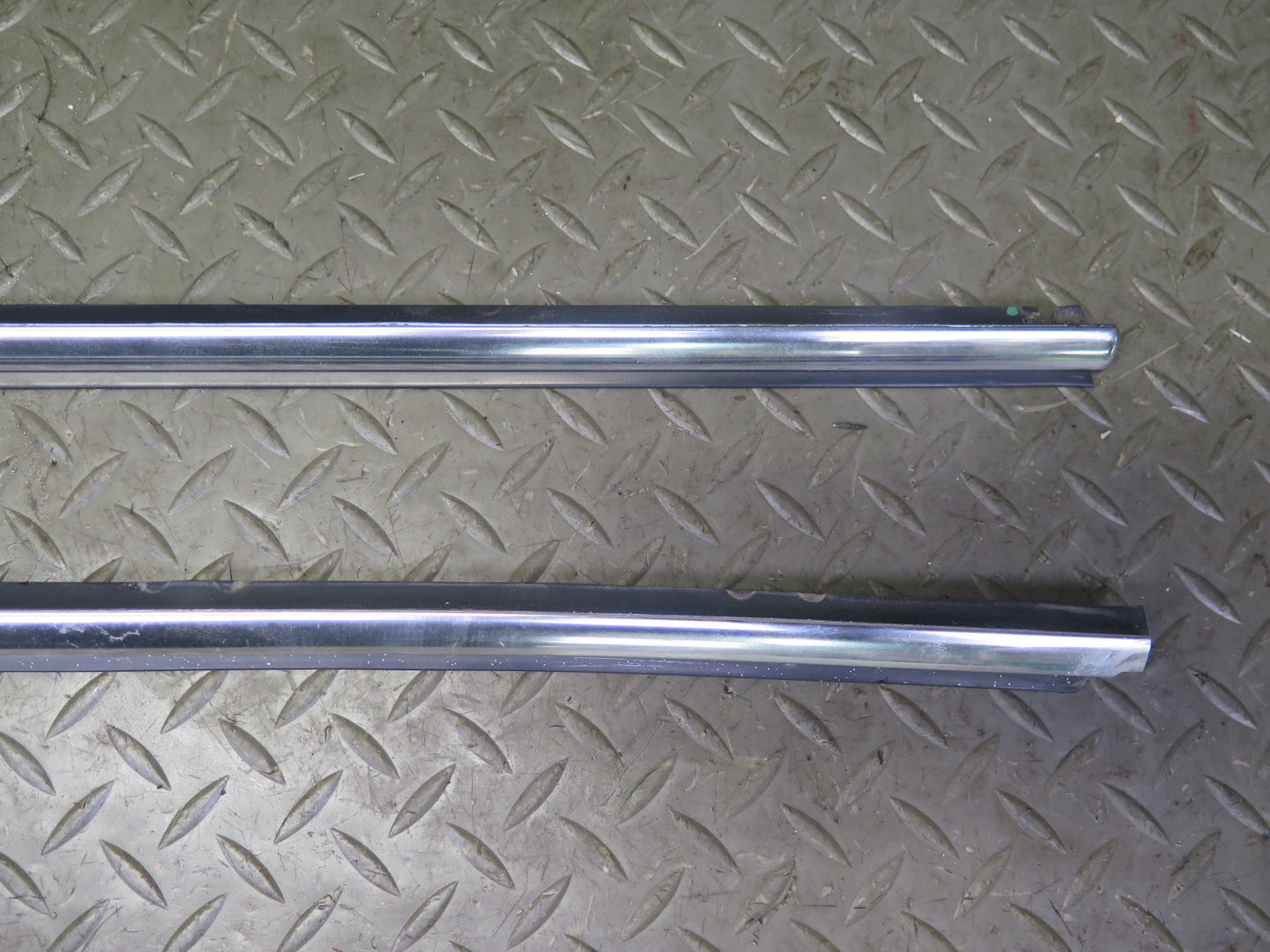 01-06 BMW E46 330ci Convert Set of 2 Door Weatherstrip Molding Trim Chrome OEM