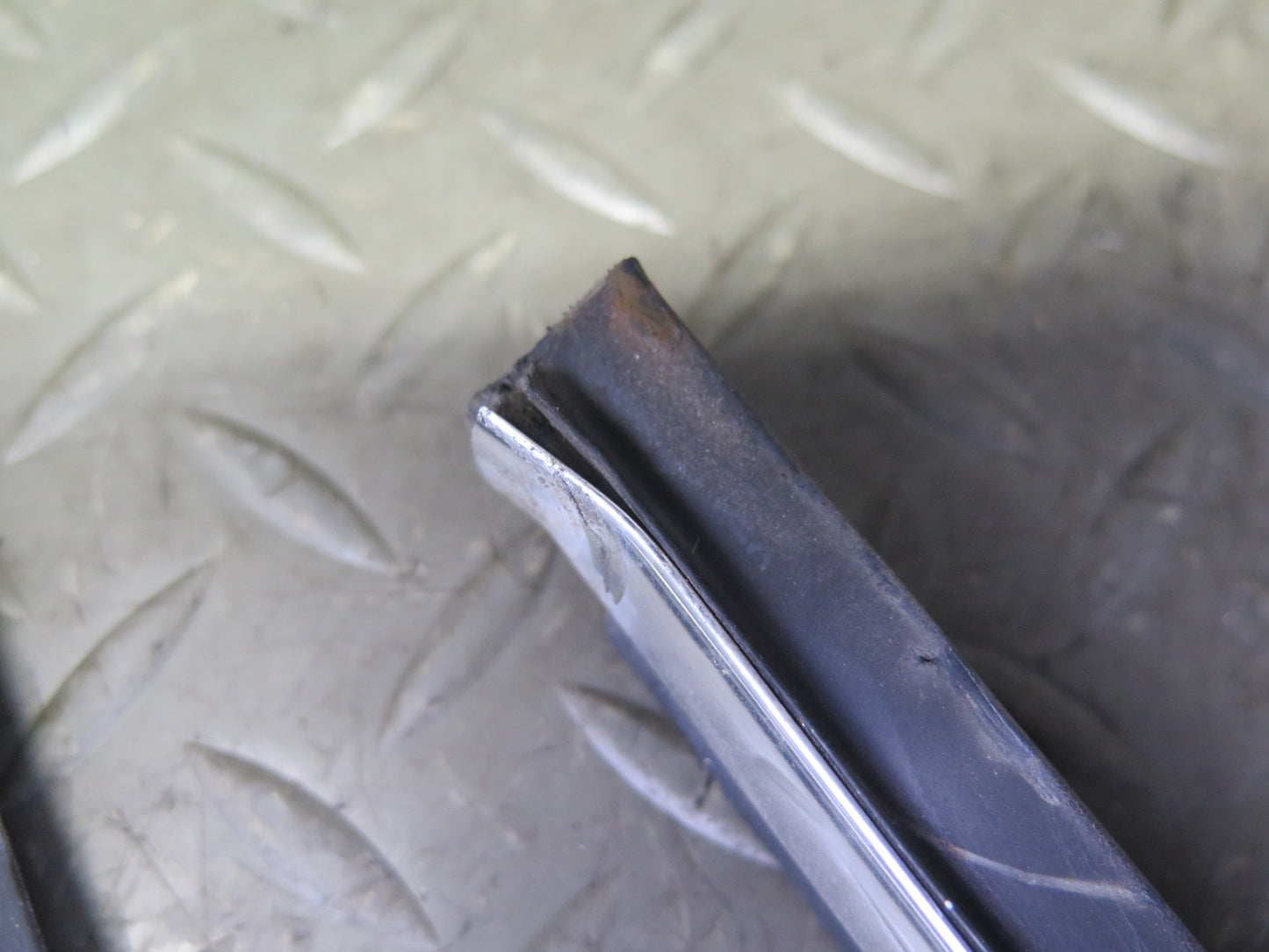 01-06 BMW E46 330ci Convert Set of 2 Door Weatherstrip Molding Trim Chrome OEM