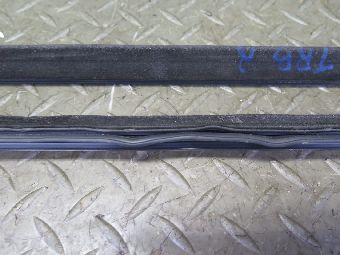 01-06 BMW E46 330ci Convert Set of 2 Door Weatherstrip Molding Trim Chrome OEM