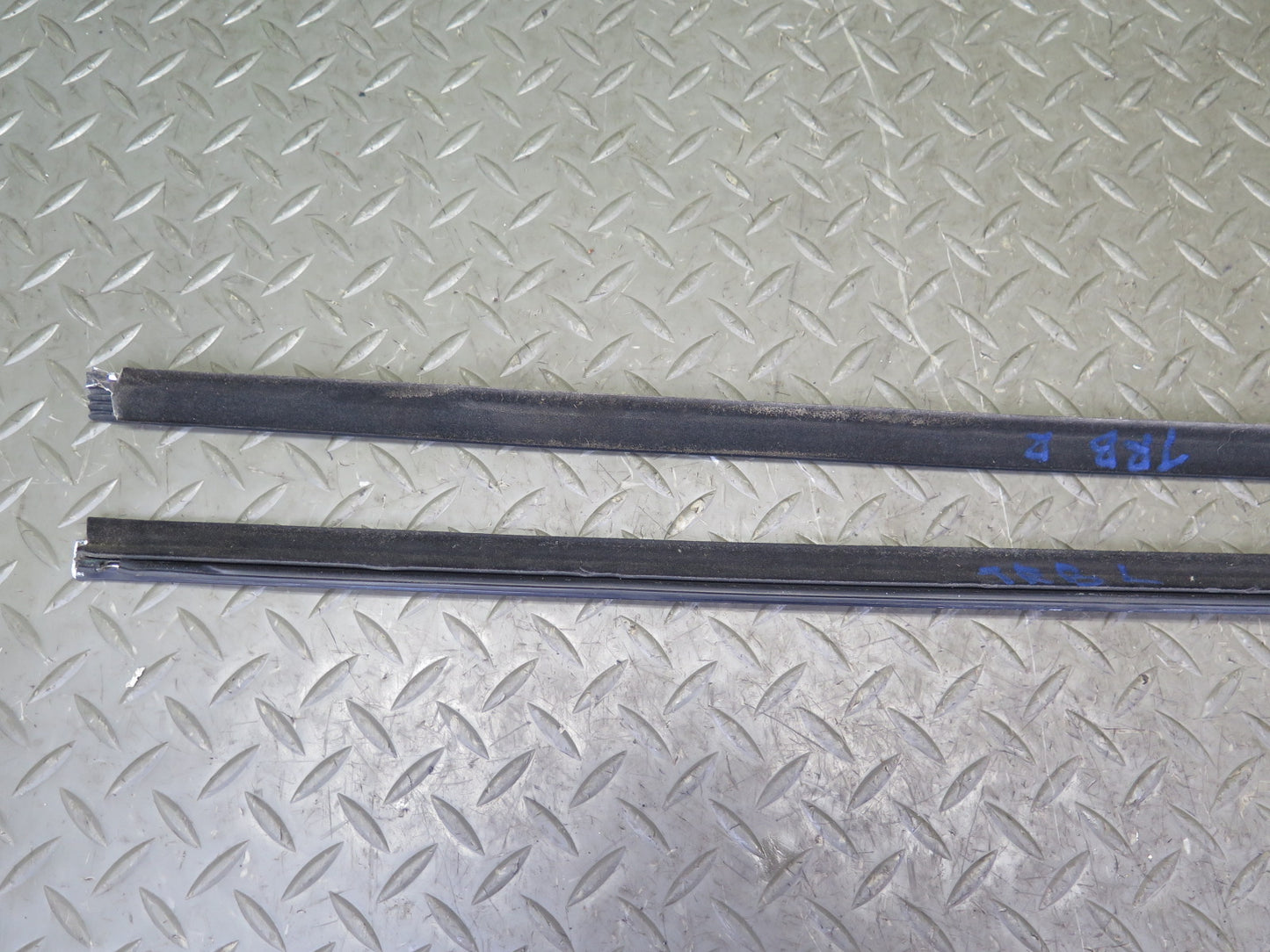 01-06 BMW E46 330ci Convert Set of 2 Door Weatherstrip Molding Trim Chrome OEM