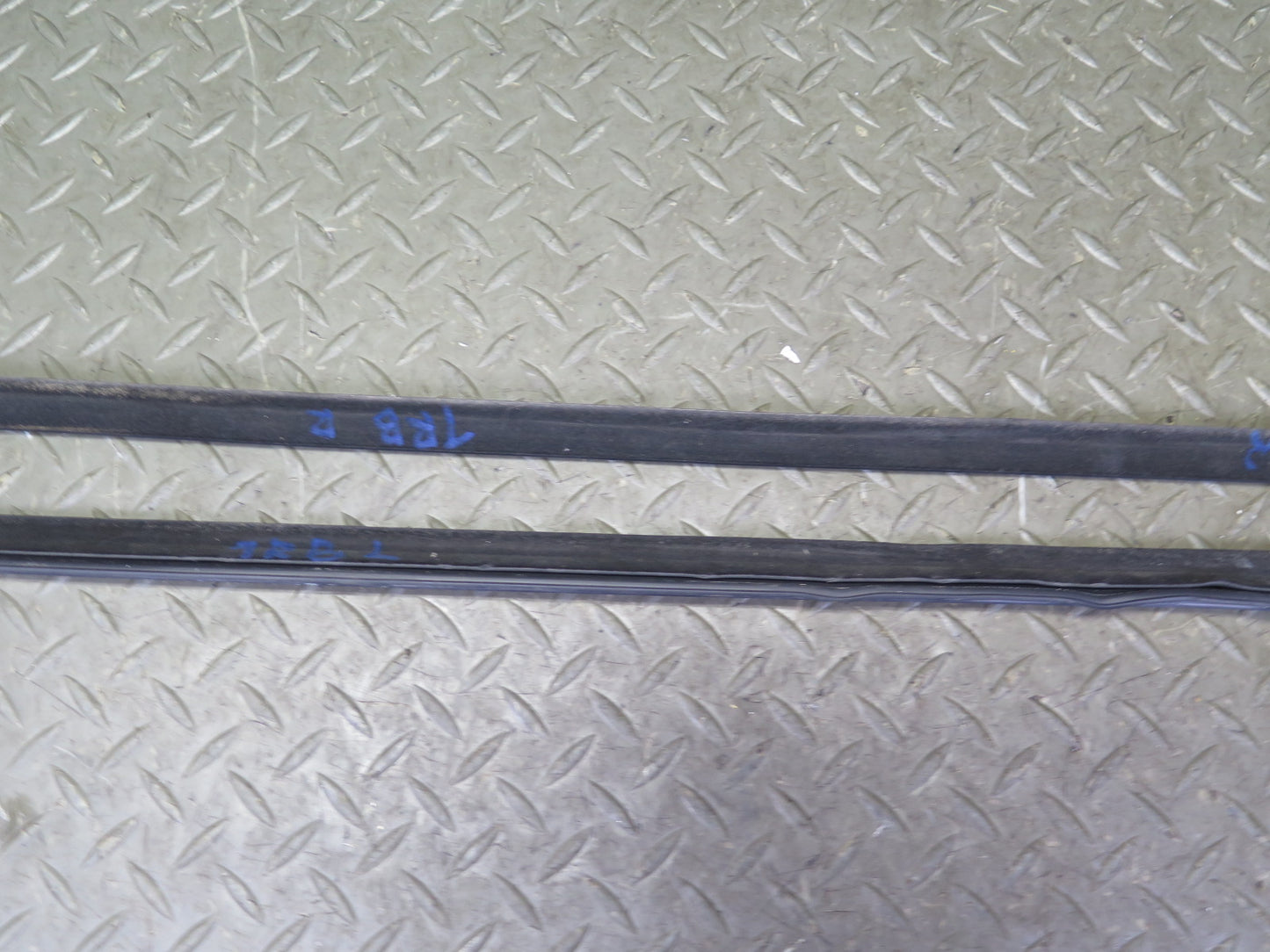 01-06 BMW E46 330ci Convert Set of 2 Door Weatherstrip Molding Trim Chrome OEM