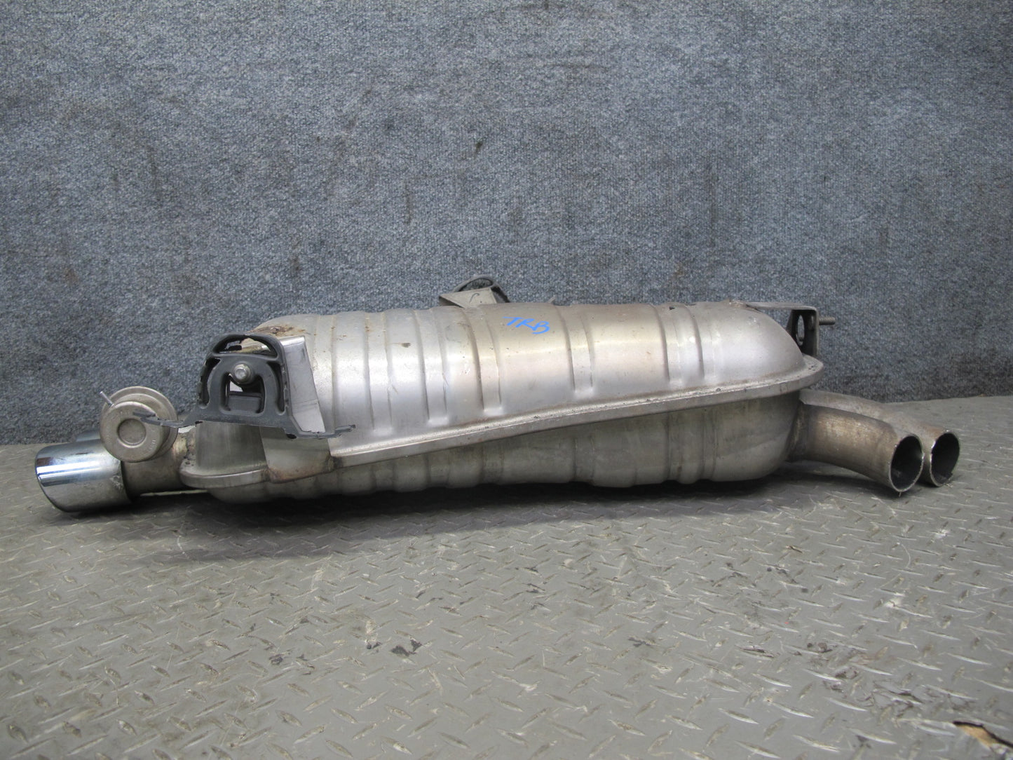 01-06 BMW E46 330ci Convertible Rear Exhaust Muffler 7502553 77K Miles OEM