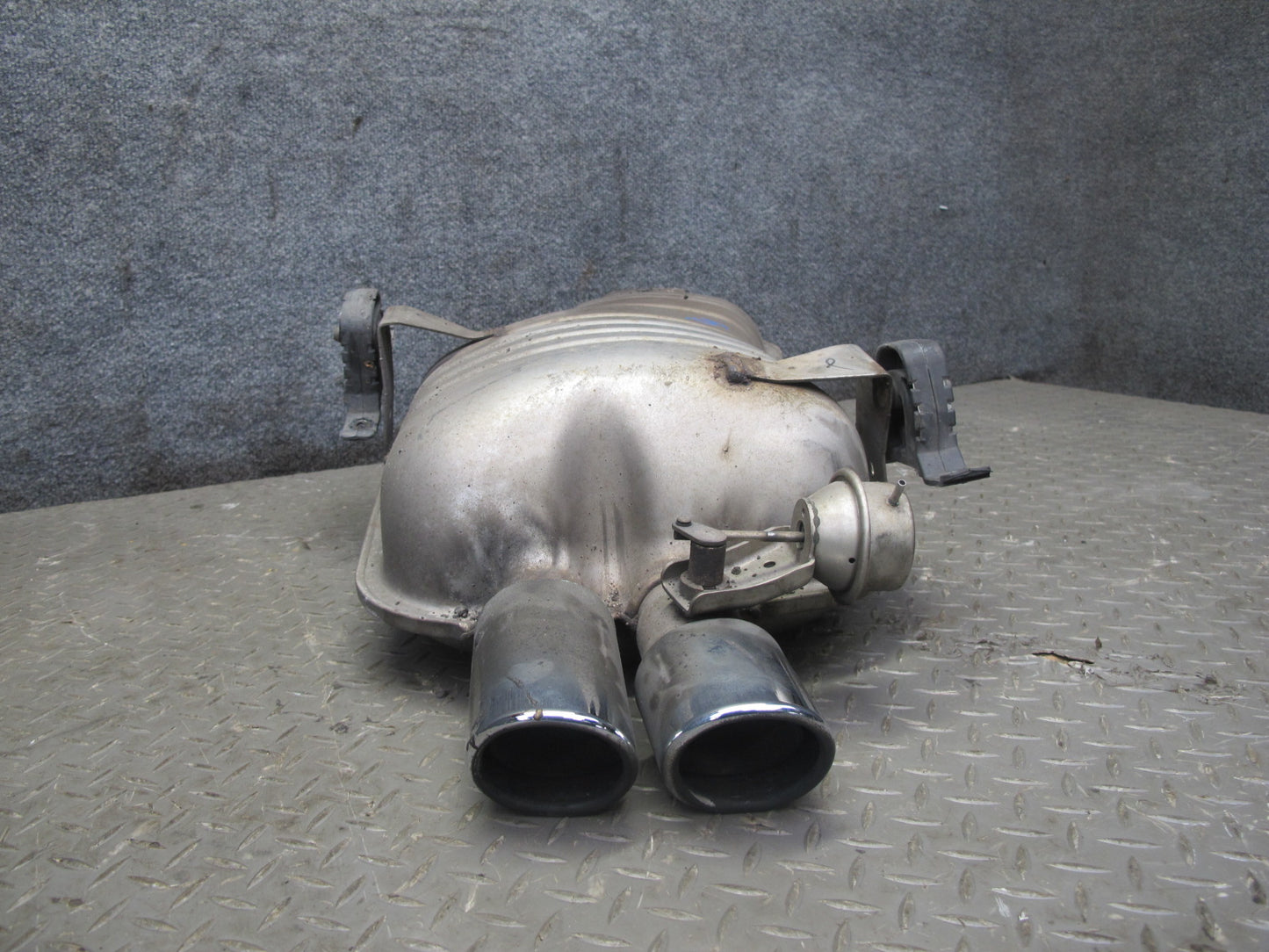01-06 BMW E46 330ci Convertible Rear Exhaust Muffler 7502553 77K Miles OEM