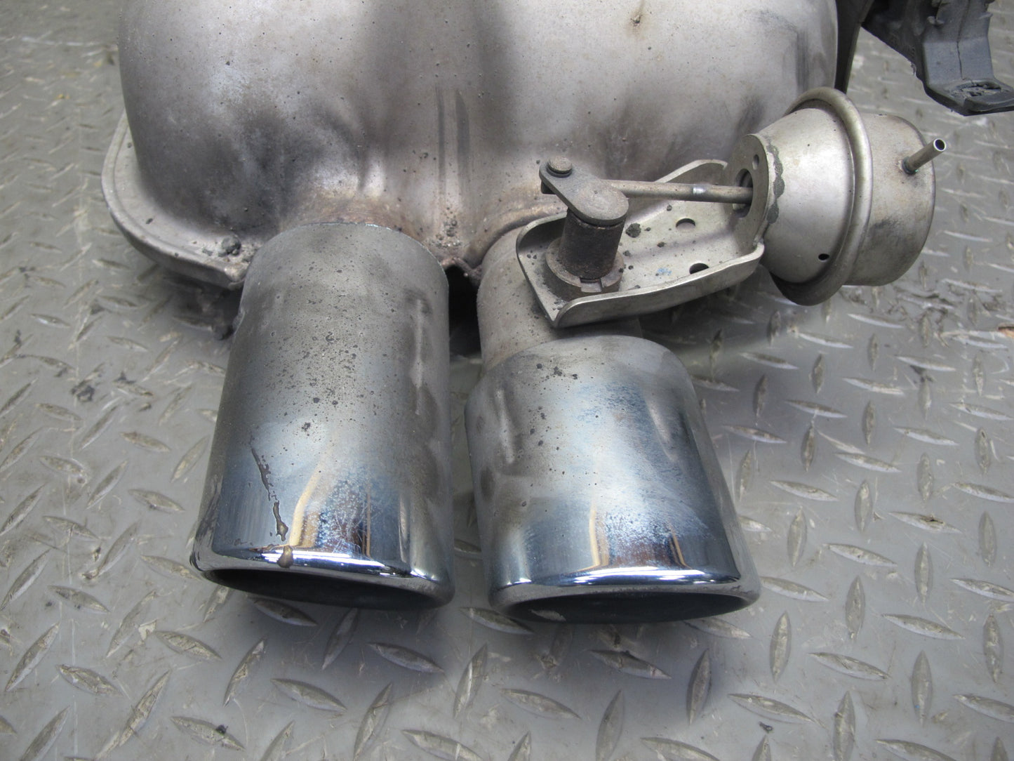 01-06 BMW E46 330ci Convertible Rear Exhaust Muffler 7502553 77K Miles OEM