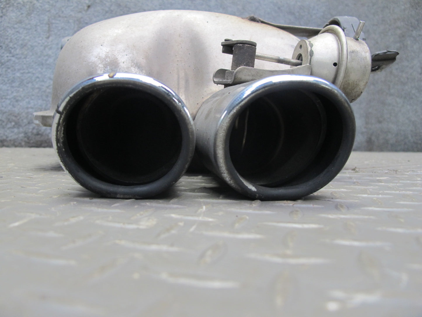 01-06 BMW E46 330ci Convertible Rear Exhaust Muffler 7502553 77K Miles OEM