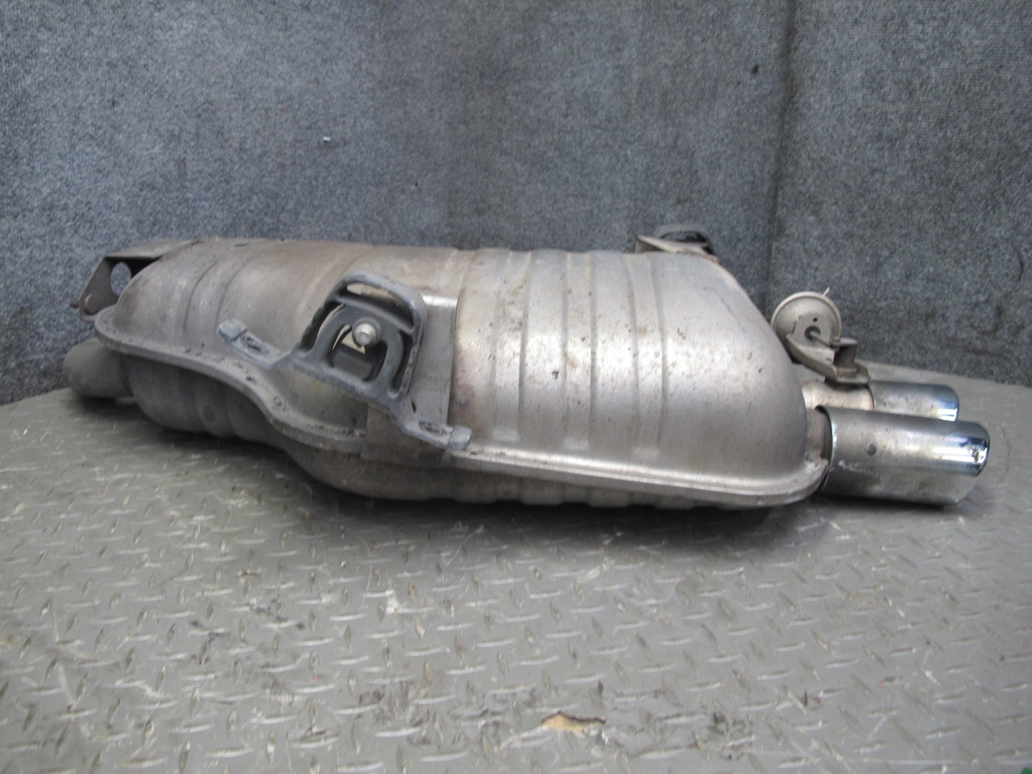 01-06 BMW E46 330ci Convertible Rear Exhaust Muffler 7502553 77K Miles OEM