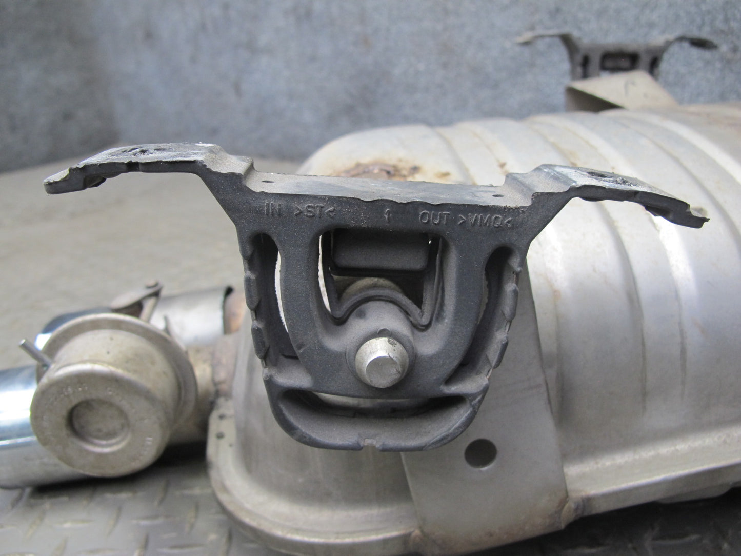 01-06 BMW E46 330ci Convertible Rear Exhaust Muffler 7502553 77K Miles OEM