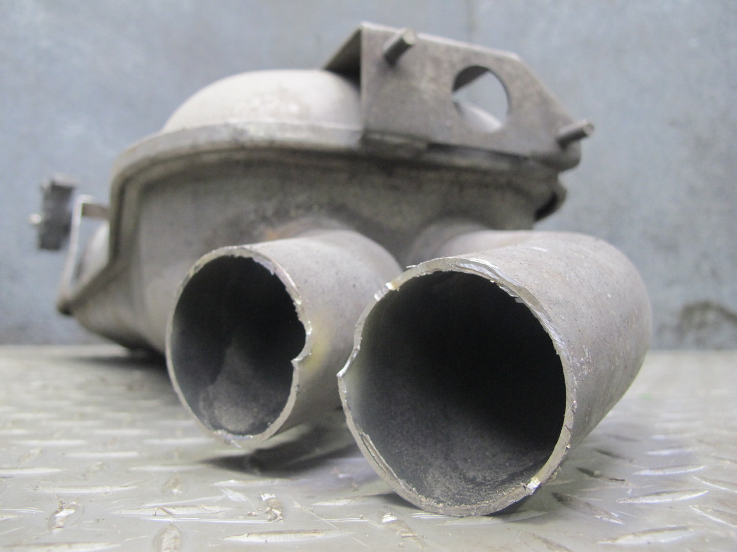 01-06 BMW E46 330ci Convertible Rear Exhaust Muffler 7502553 77K Miles OEM