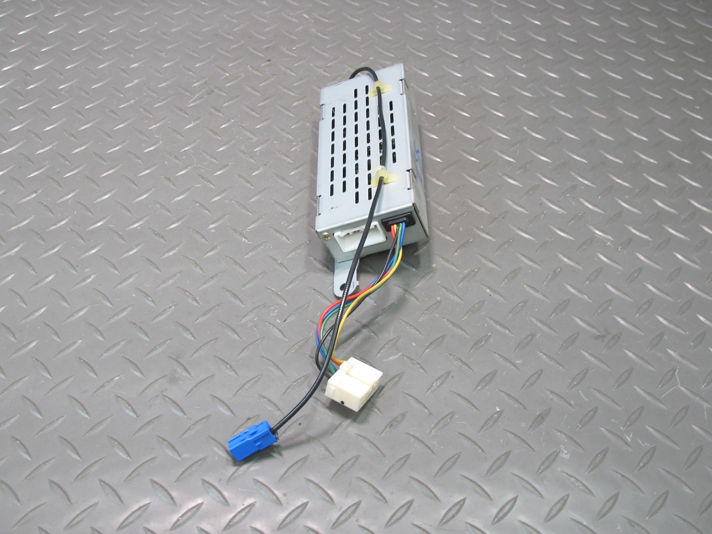 98-00 Lexus UCF20L LS400 Stereo Component Equalizer 86240-50020 OEM