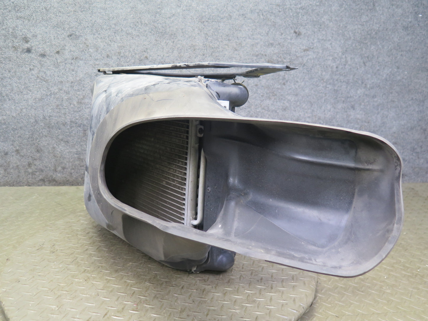 1997-2004 Porsche Boxster 986 Left Engine Radiator Fan Condenser Shroud Assy