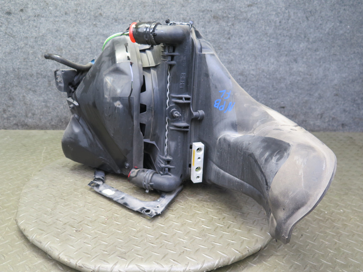 1997-2004 Porsche Boxster 986 Left Engine Radiator Fan Condenser Shroud Assy