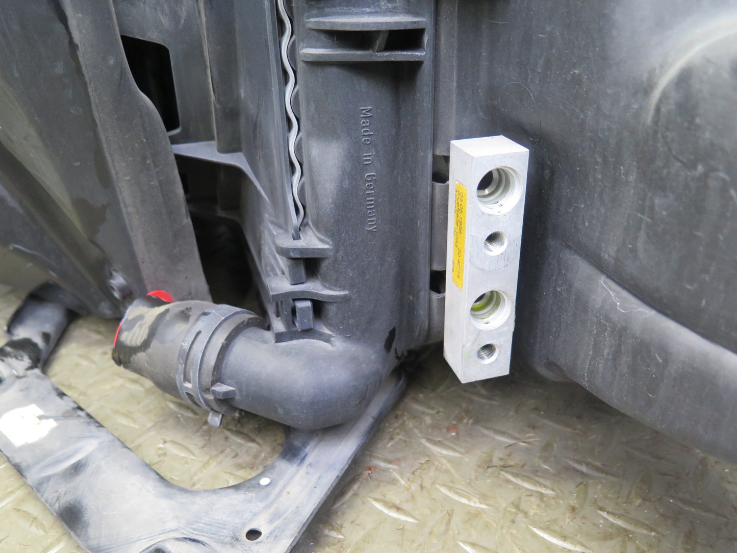 1997-2004 Porsche Boxster 986 Left Engine Radiator Fan Condenser Shroud Assy