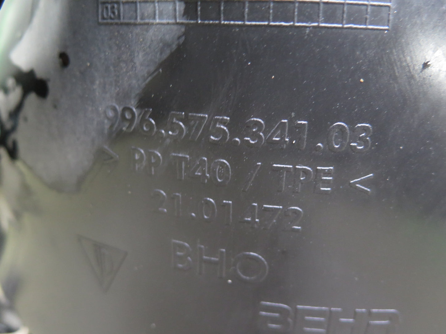 1997-2004 Porsche Boxster 986 Right Engine Radiator Fan Condenser Shroud Assy