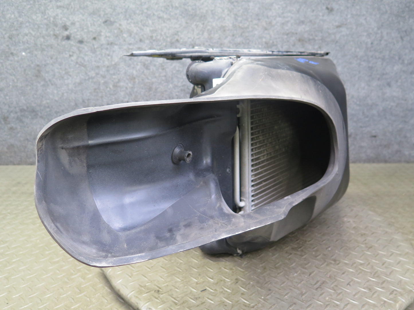 1997-2004 Porsche Boxster 986 Right Engine Radiator Fan Condenser Shroud Assy