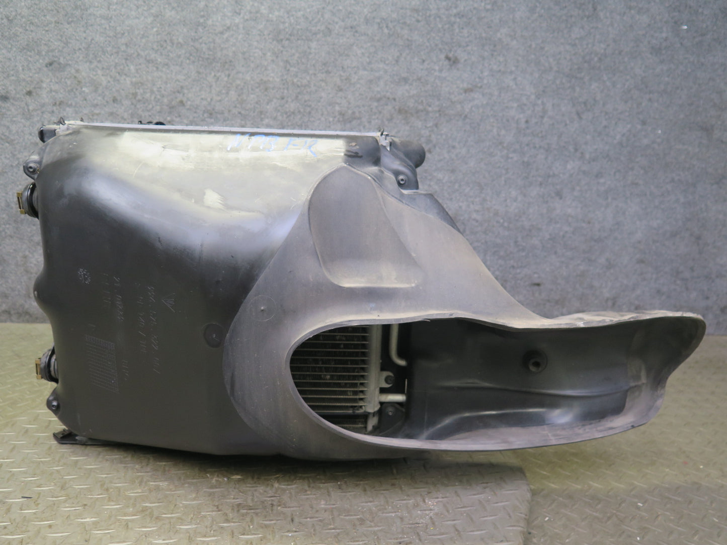 1997-2004 Porsche Boxster 986 Right Engine Radiator Fan Condenser Shroud Assy