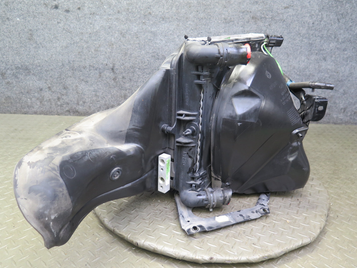 1997-2004 Porsche Boxster 986 Right Engine Radiator Fan Condenser Shroud Assy