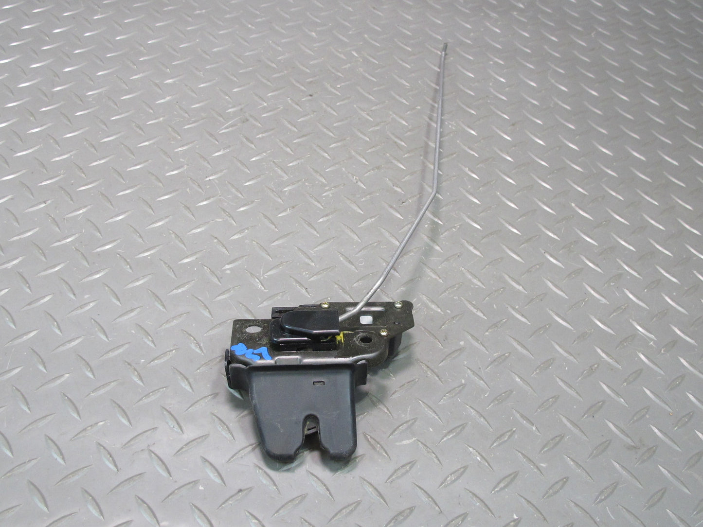 98-00 Lexus UCF20L LS400 Rear Trunk Lid Lock Latch Actuator OEM