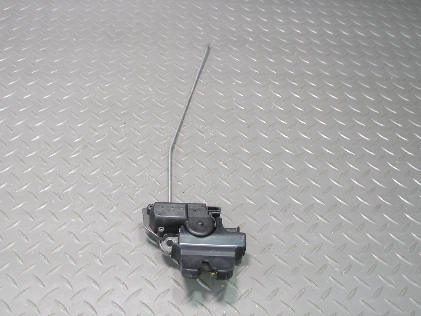 98-00 Lexus UCF20L LS400 Rear Trunk Lid Lock Latch Actuator OEM