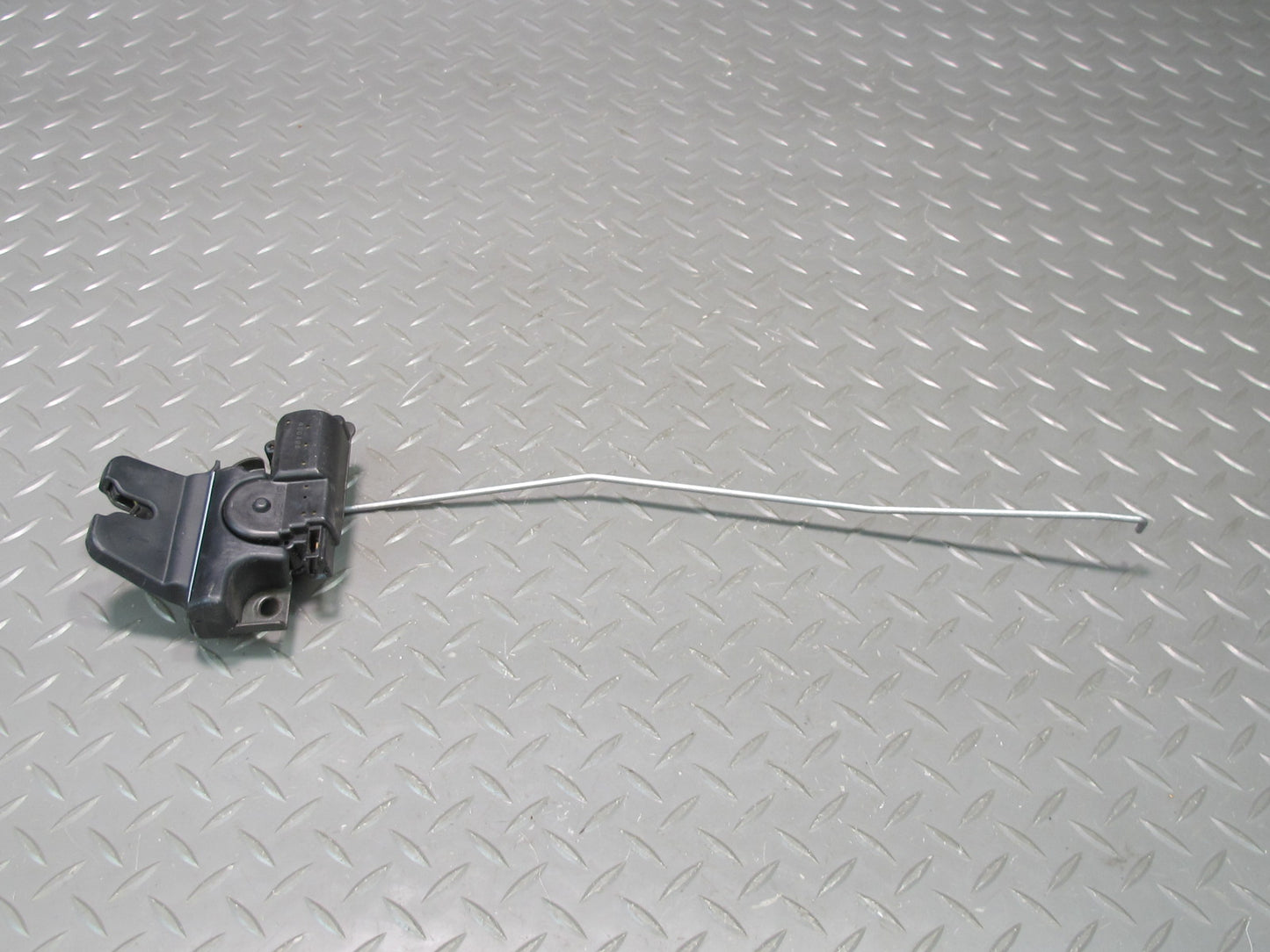 98-00 Lexus UCF20L LS400 Rear Trunk Lid Lock Latch Actuator OEM