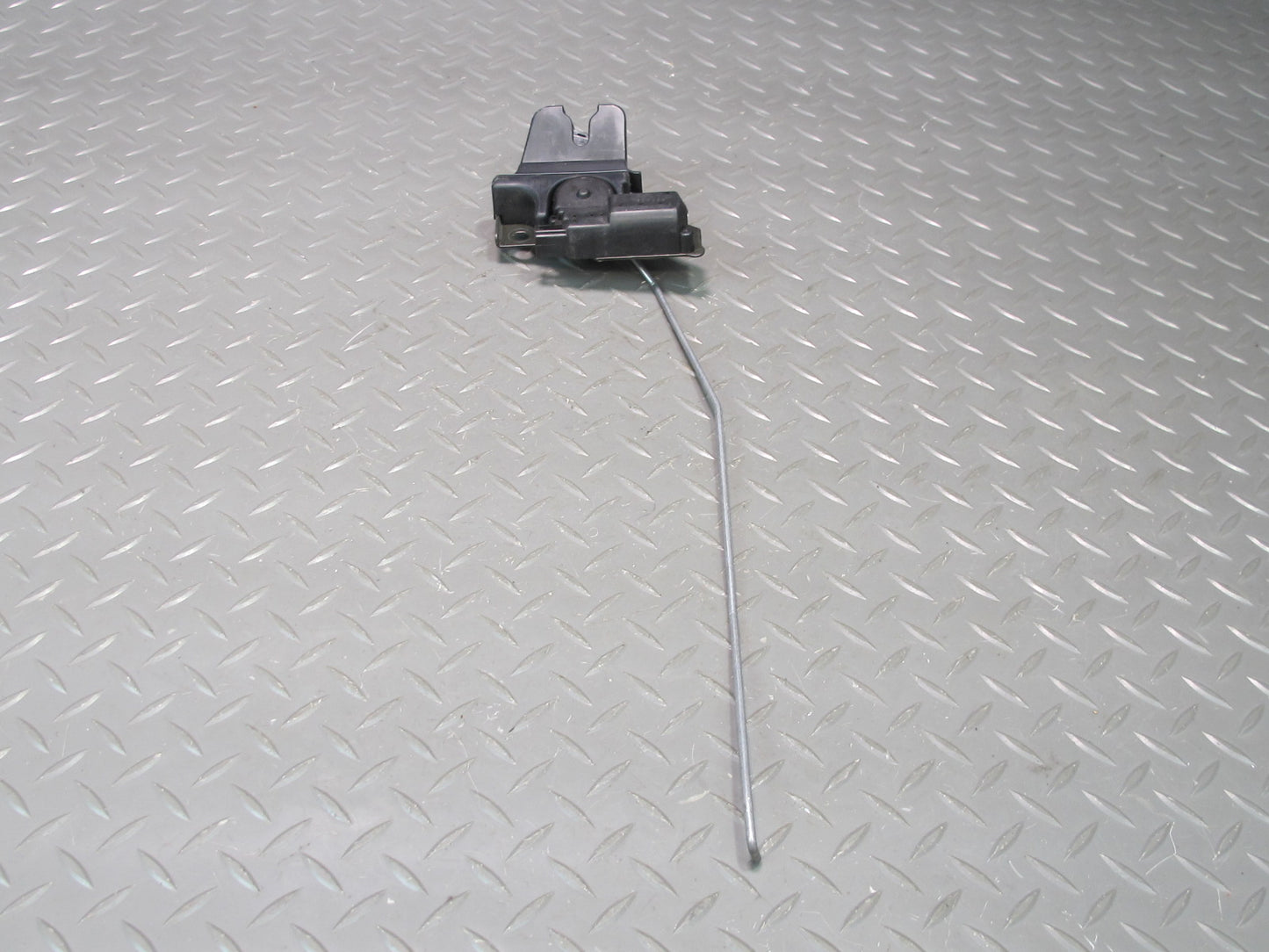 98-00 Lexus UCF20L LS400 Rear Trunk Lid Lock Latch Actuator OEM