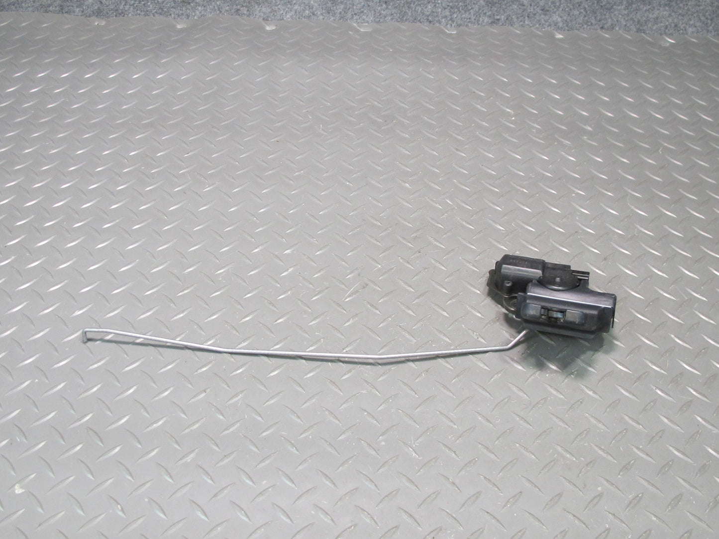 98-00 Lexus UCF20L LS400 Rear Trunk Lid Lock Latch Actuator OEM