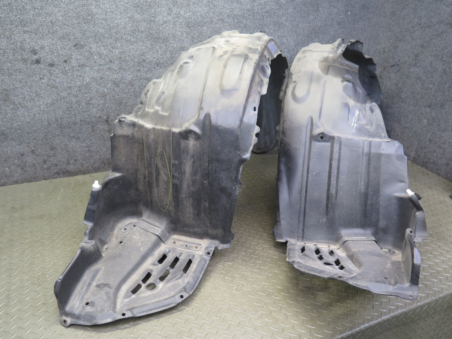 98-00 Lexus UCF20L LS400 Front Right & Left Fender Liner Splash Shield Set OEM