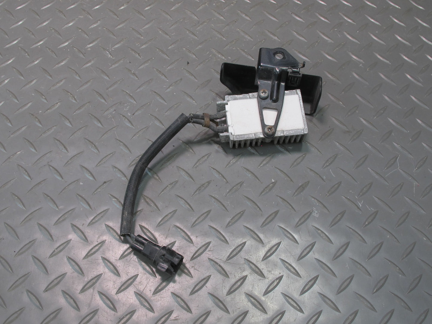 95-00 Lexus UCF20L LS400 Fuel Pump Resistor Module OEM