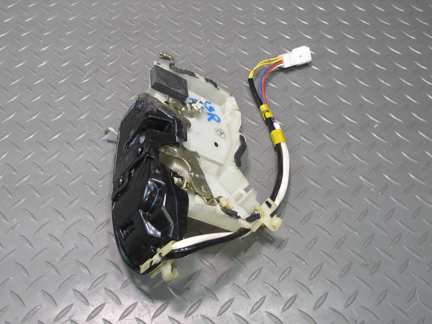 98-00 Lexus UCF20L LS400 Front Left Driver Door Lock Latch Actuator OEM