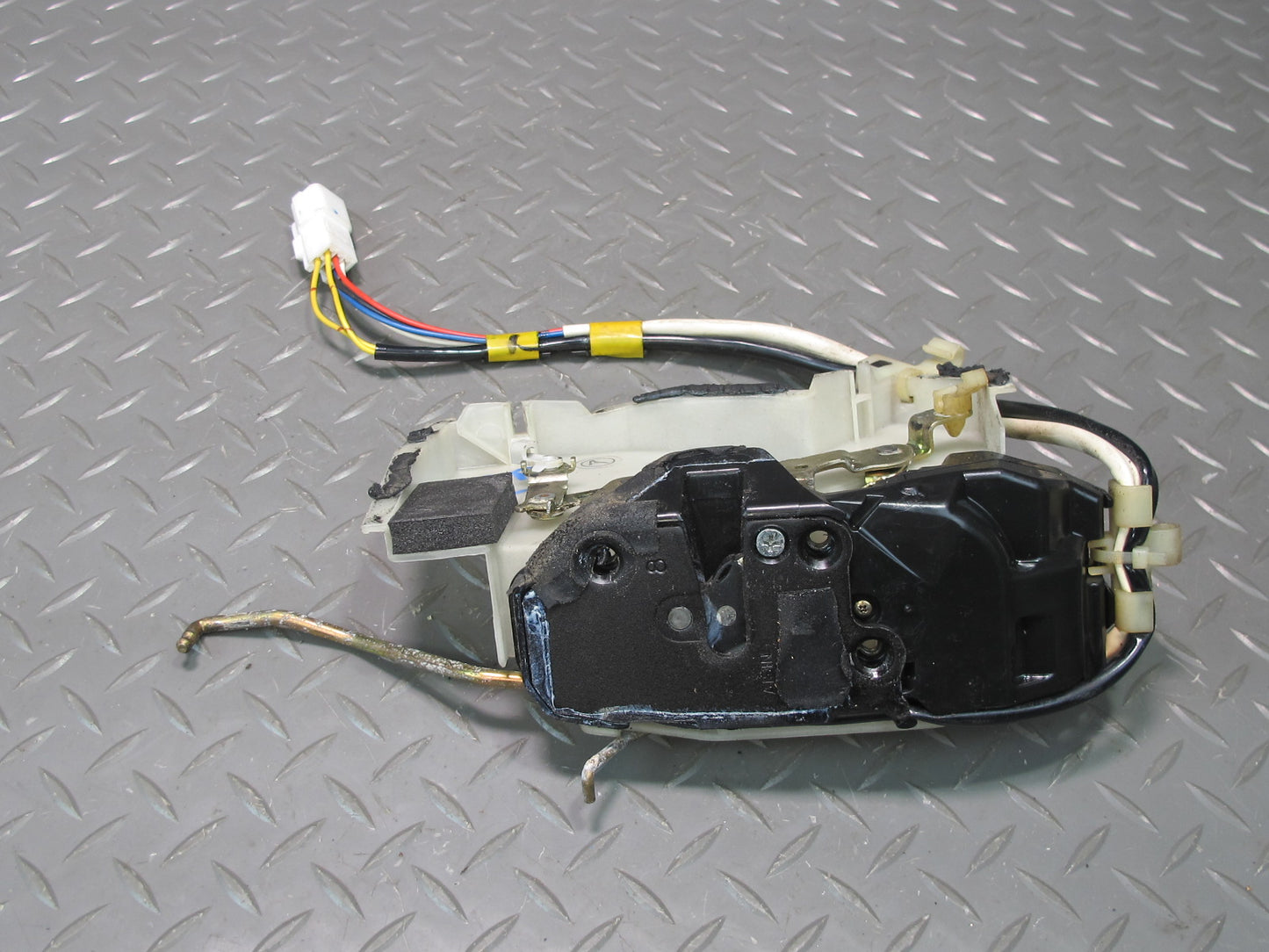 98-00 Lexus UCF20L LS400 Front Left Driver Door Lock Latch Actuator OEM