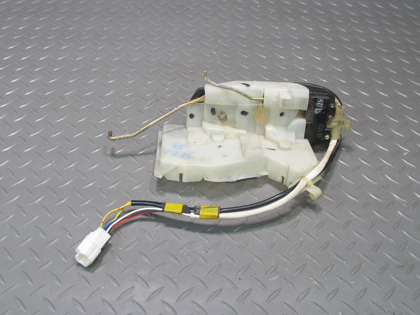 98-00 Lexus UCF20L LS400 Front Left Driver Door Lock Latch Actuator OEM