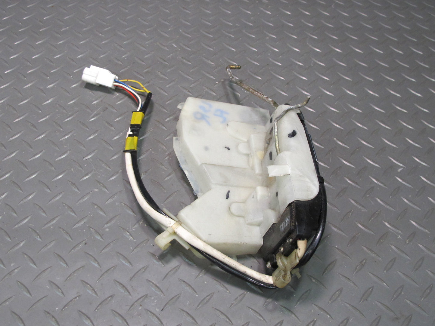 98-00 Lexus UCF20L LS400 Front Left Driver Door Lock Latch Actuator OEM