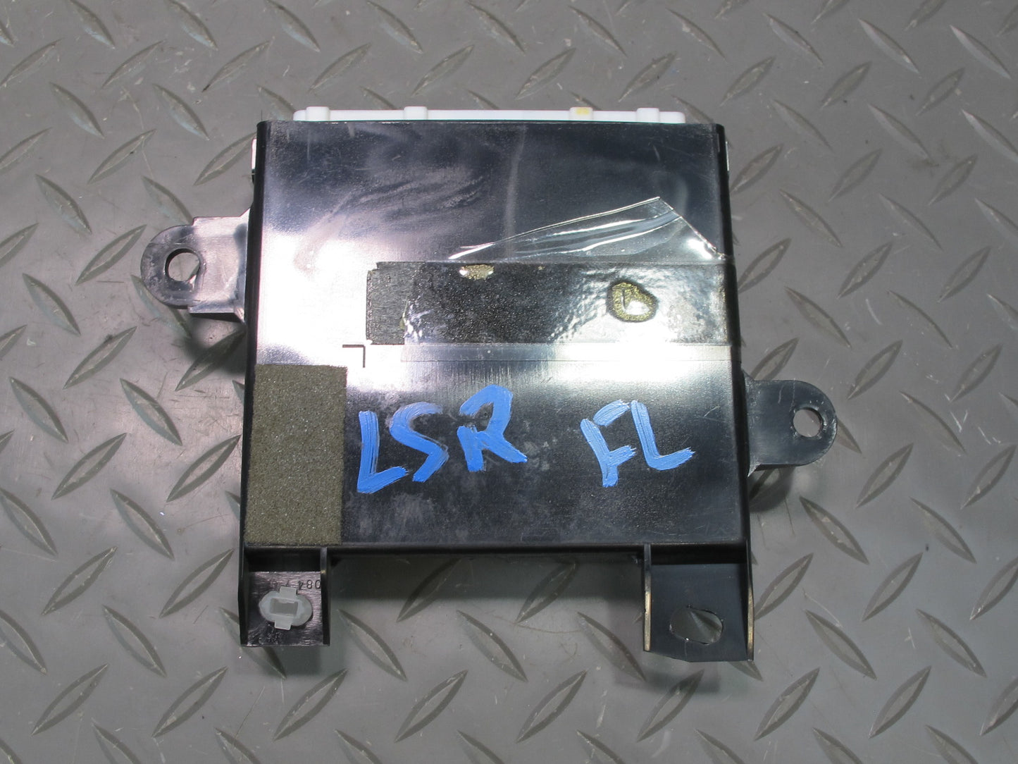 1998 Lexus UCF20L LS400 Front Left Door Control Module 89222-50100 OEM