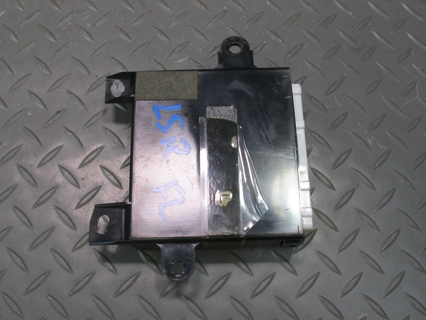 1998 Lexus UCF20L LS400 Front Left Door Control Module 89222-50100 OEM