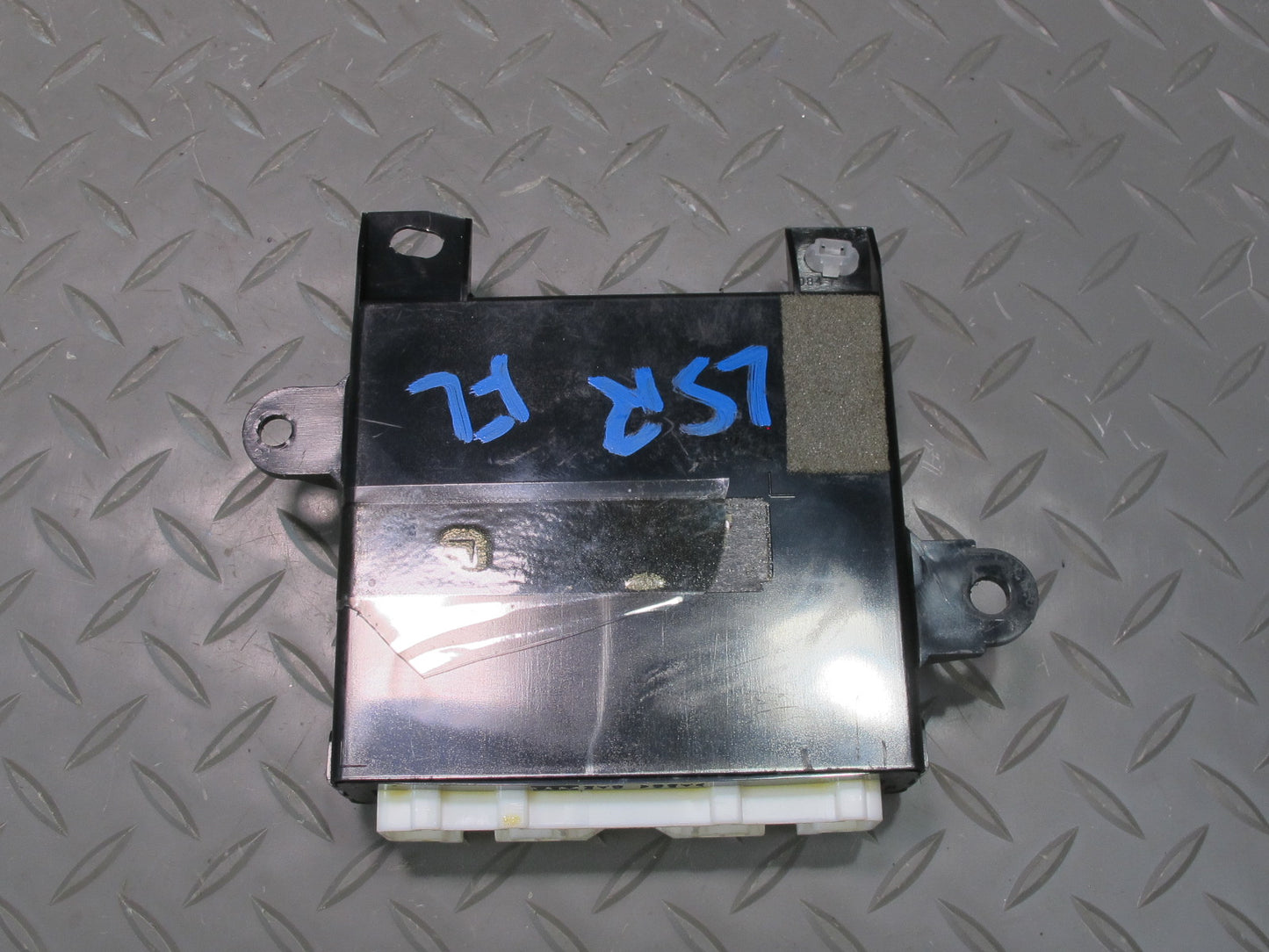 1998 Lexus UCF20L LS400 Front Left Door Control Module 89222-50100 OEM