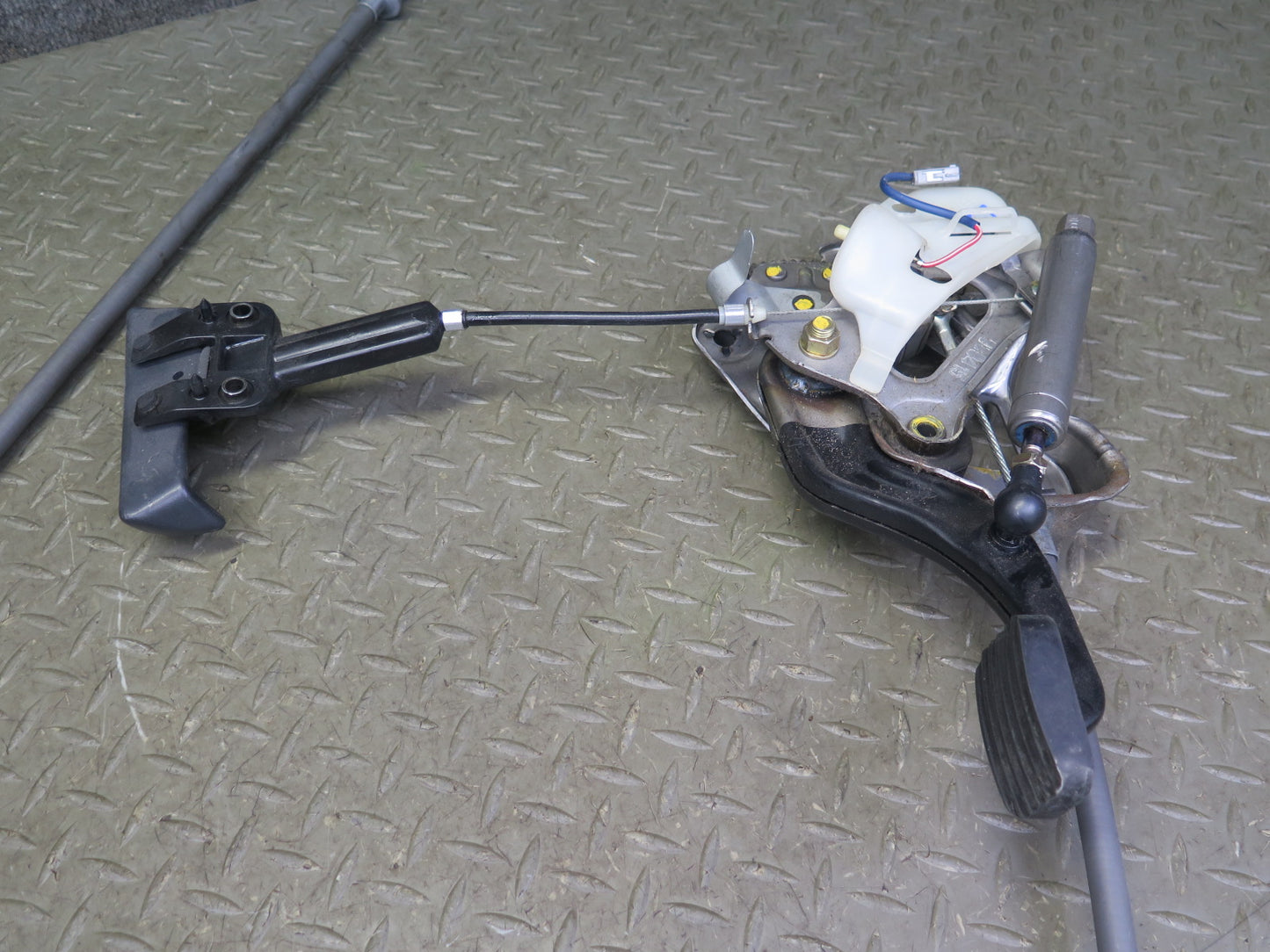 98-00 Lexus LS400 Emergency Parking Brake Pedal w Release Handle & Cable Set OEM