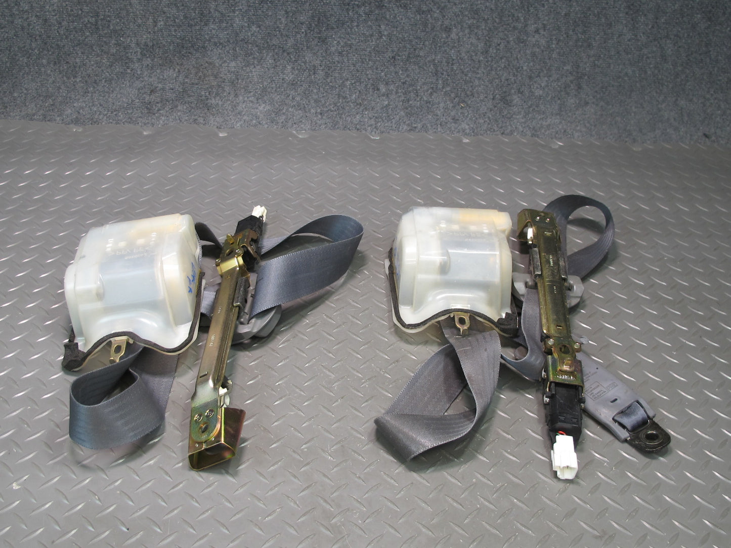 98-00 LEXUS LS400 FRONT RIGHT & LEFT SIDE SEATBELT RETRACTOR SET OEM