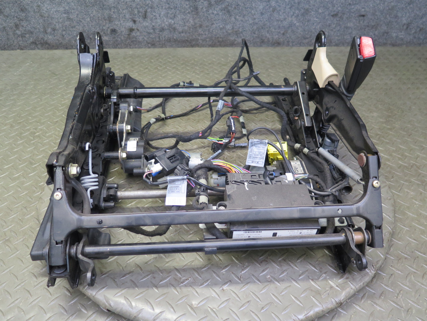 01-06 BMW E46 330ci Convert Front Right Seat Lower Frame Track Rail w Motor OEM