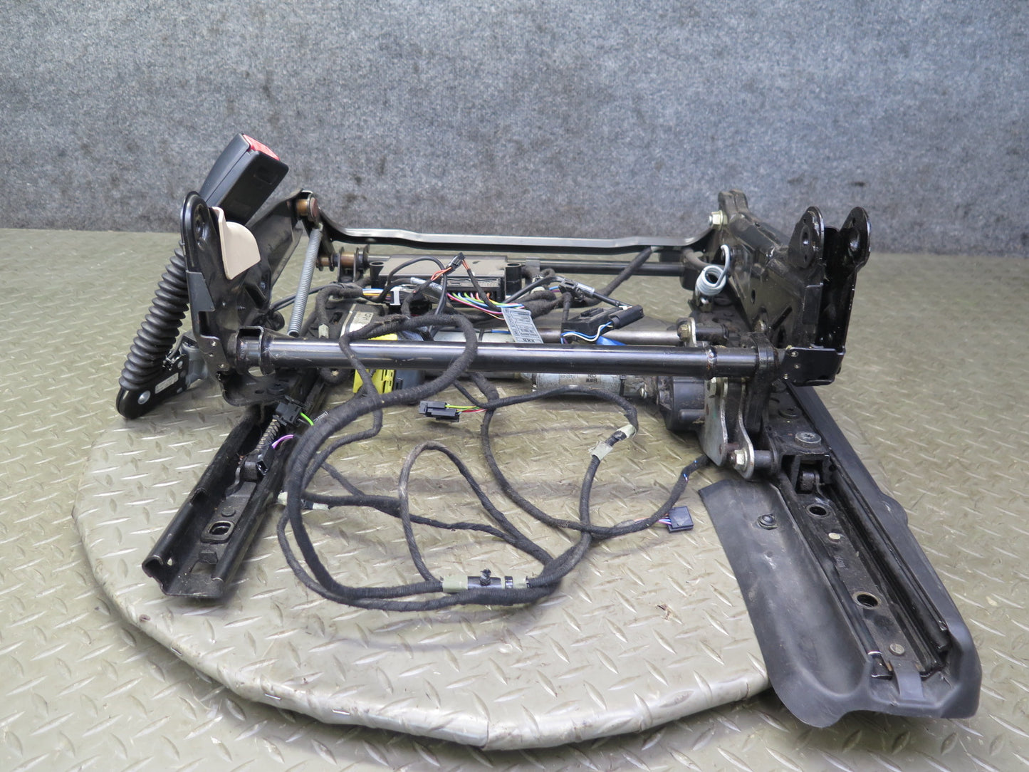 01-06 BMW E46 330ci Convert Front Right Seat Lower Frame Track Rail w Motor OEM