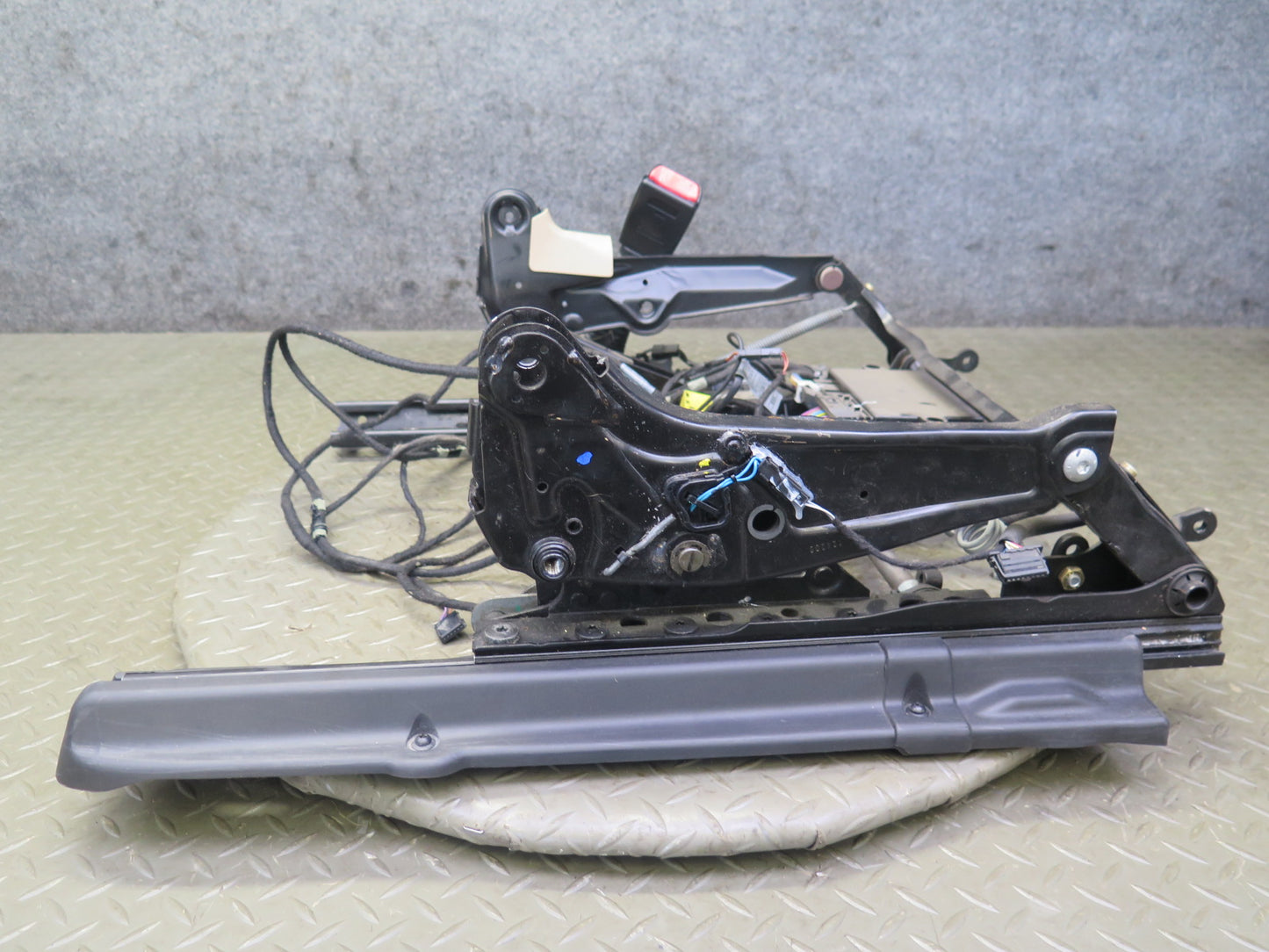 01-06 BMW E46 330ci Convert Front Right Seat Lower Frame Track Rail w Motor OEM