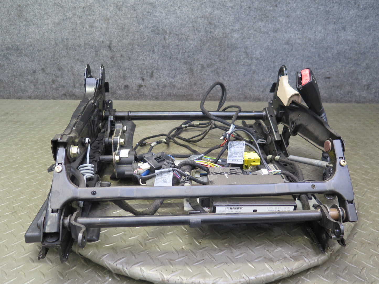 01-06 BMW E46 330ci Convert Front Right Seat Lower Frame Track Rail w Motor OEM