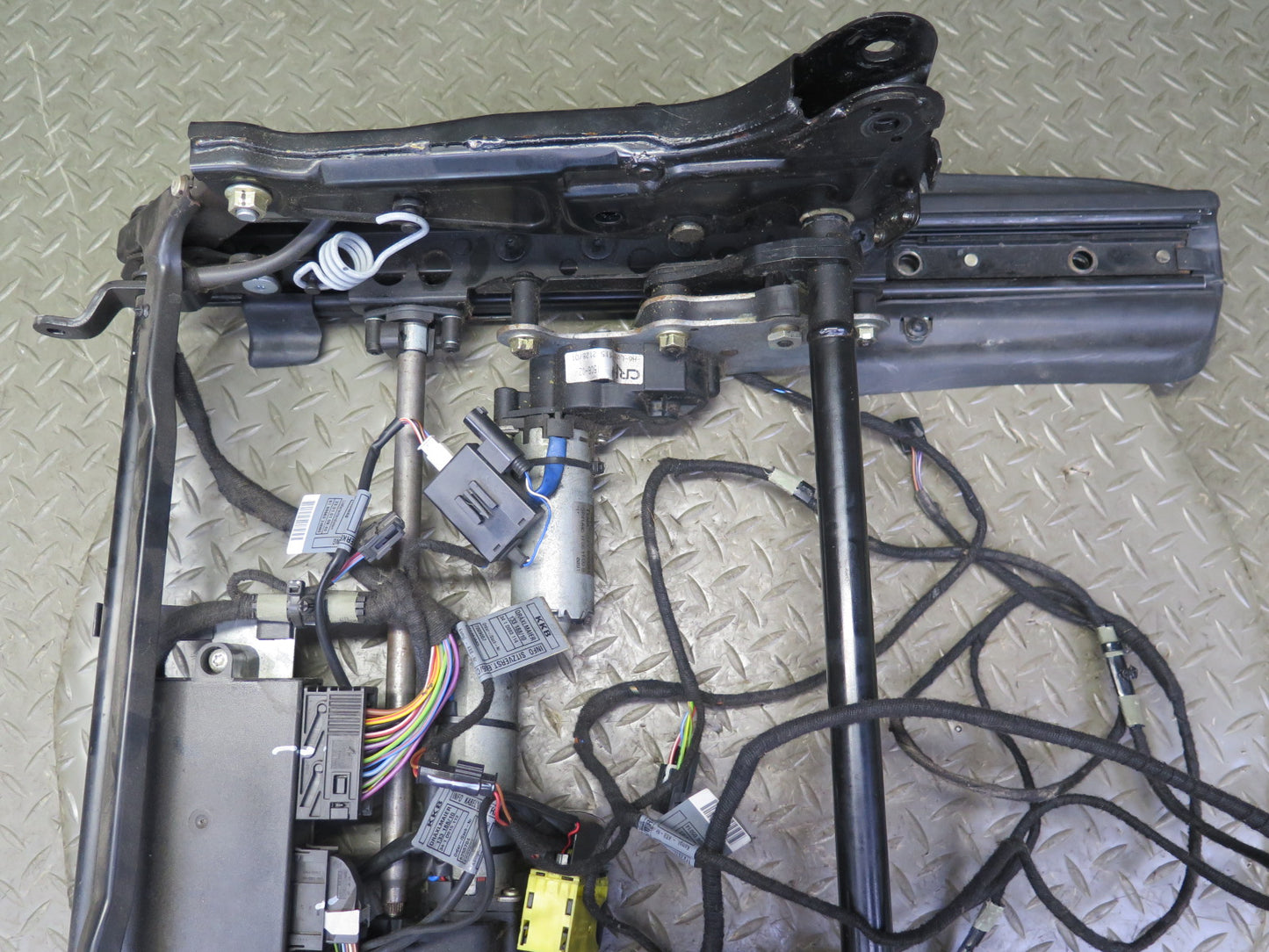 01-06 BMW E46 330ci Convert Front Right Seat Lower Frame Track Rail w Motor OEM