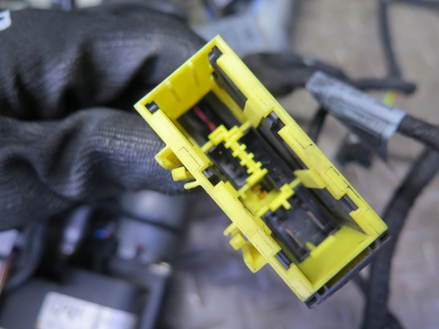 01-06 BMW E46 330ci Convert Front Right Seat Lower Frame Track Rail w Motor OEM