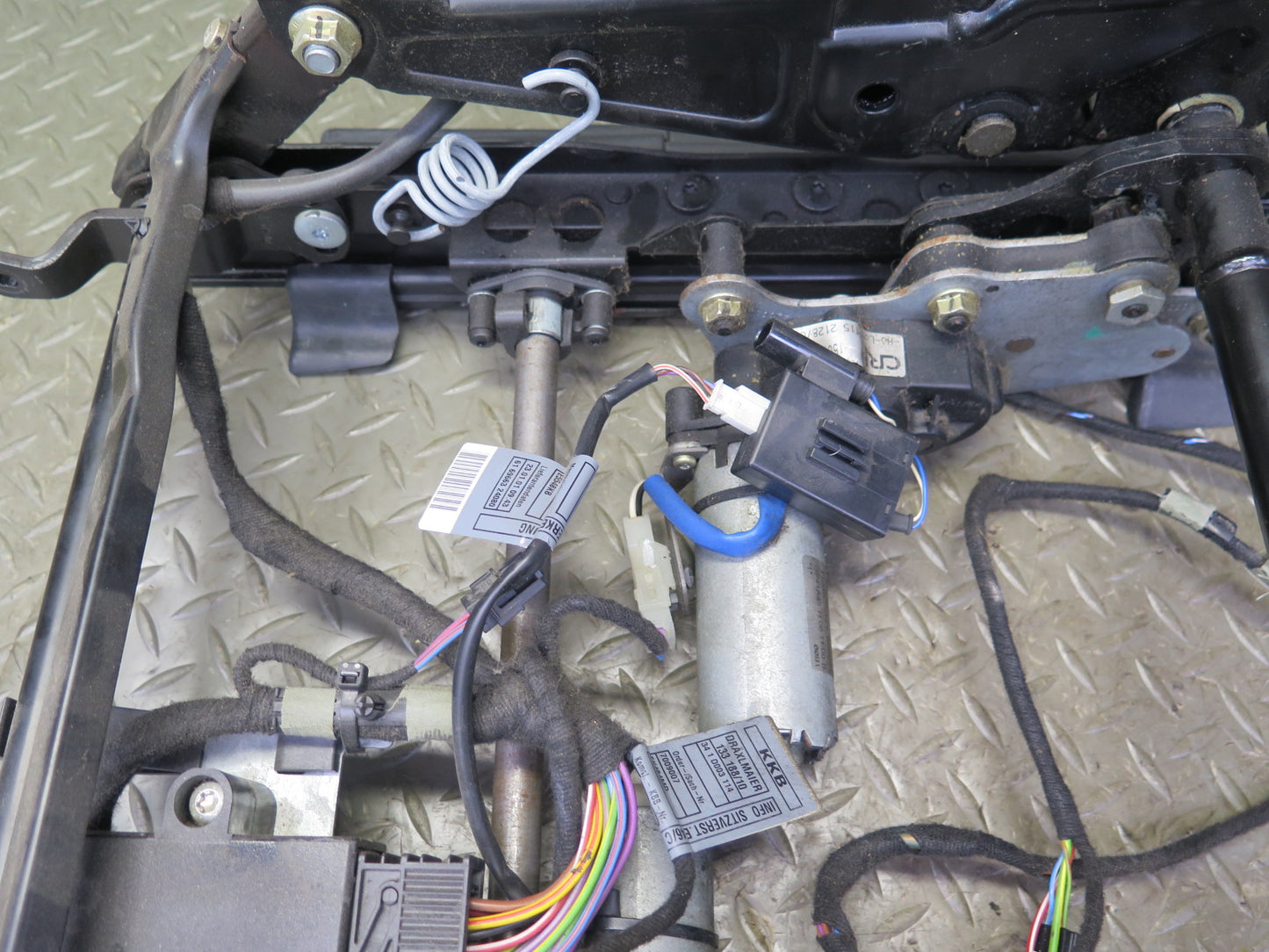 01-06 BMW E46 330ci Convert Front Right Seat Lower Frame Track Rail w Motor OEM