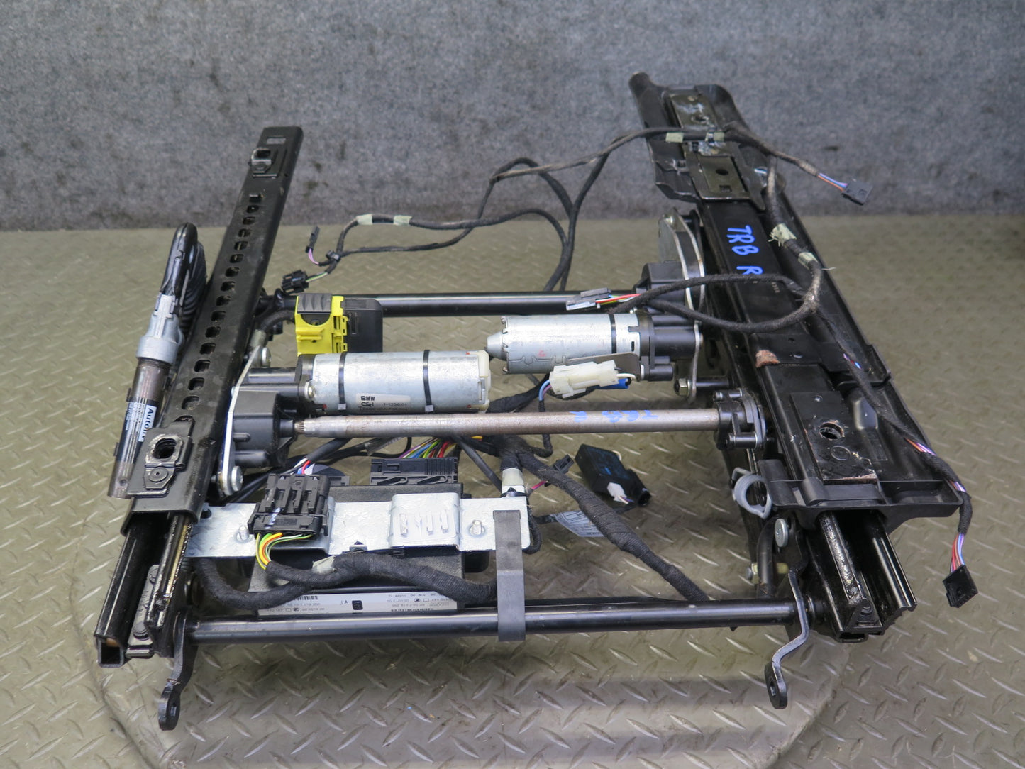 01-06 BMW E46 330ci Convert Front Right Seat Lower Frame Track Rail w Motor OEM