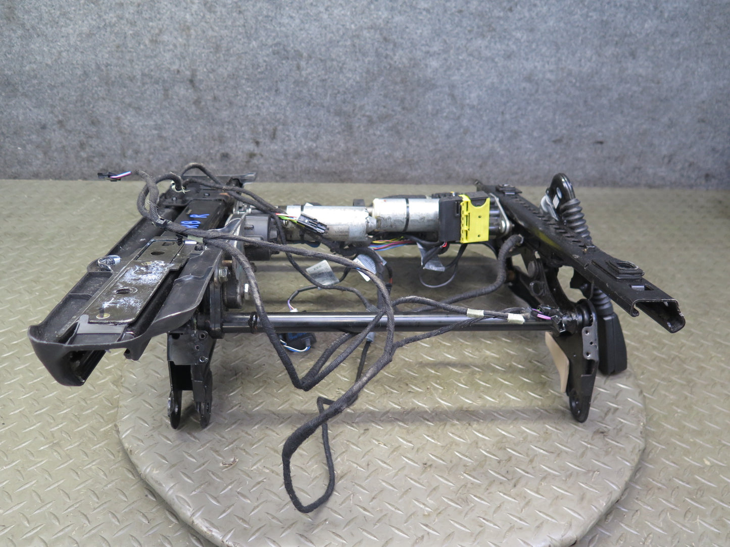 01-06 BMW E46 330ci Convert Front Right Seat Lower Frame Track Rail w Motor OEM