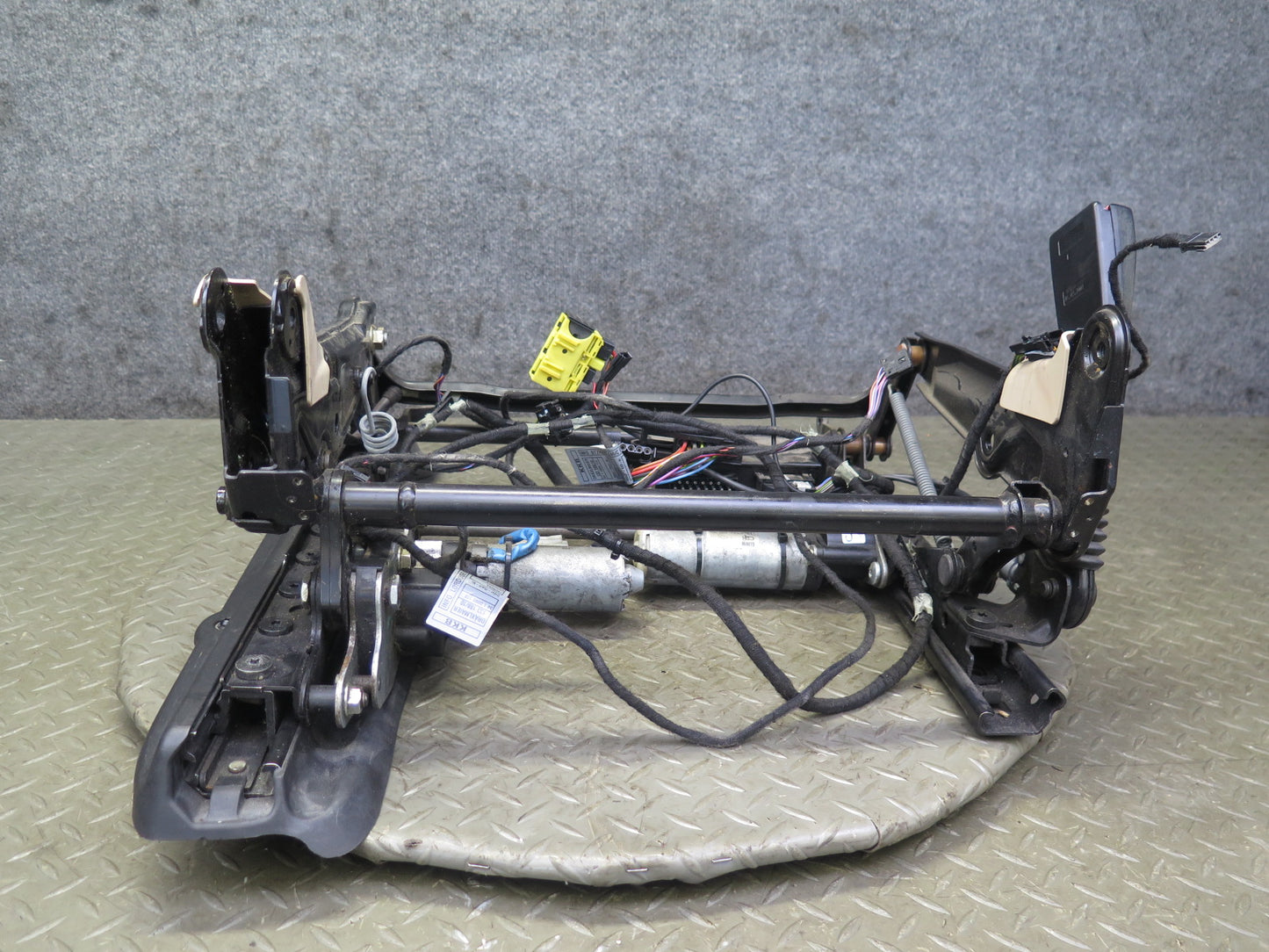 01-06 BMW E46 330ci Convert Front Left Seat Lower Frame Track Rail w Motor OEM