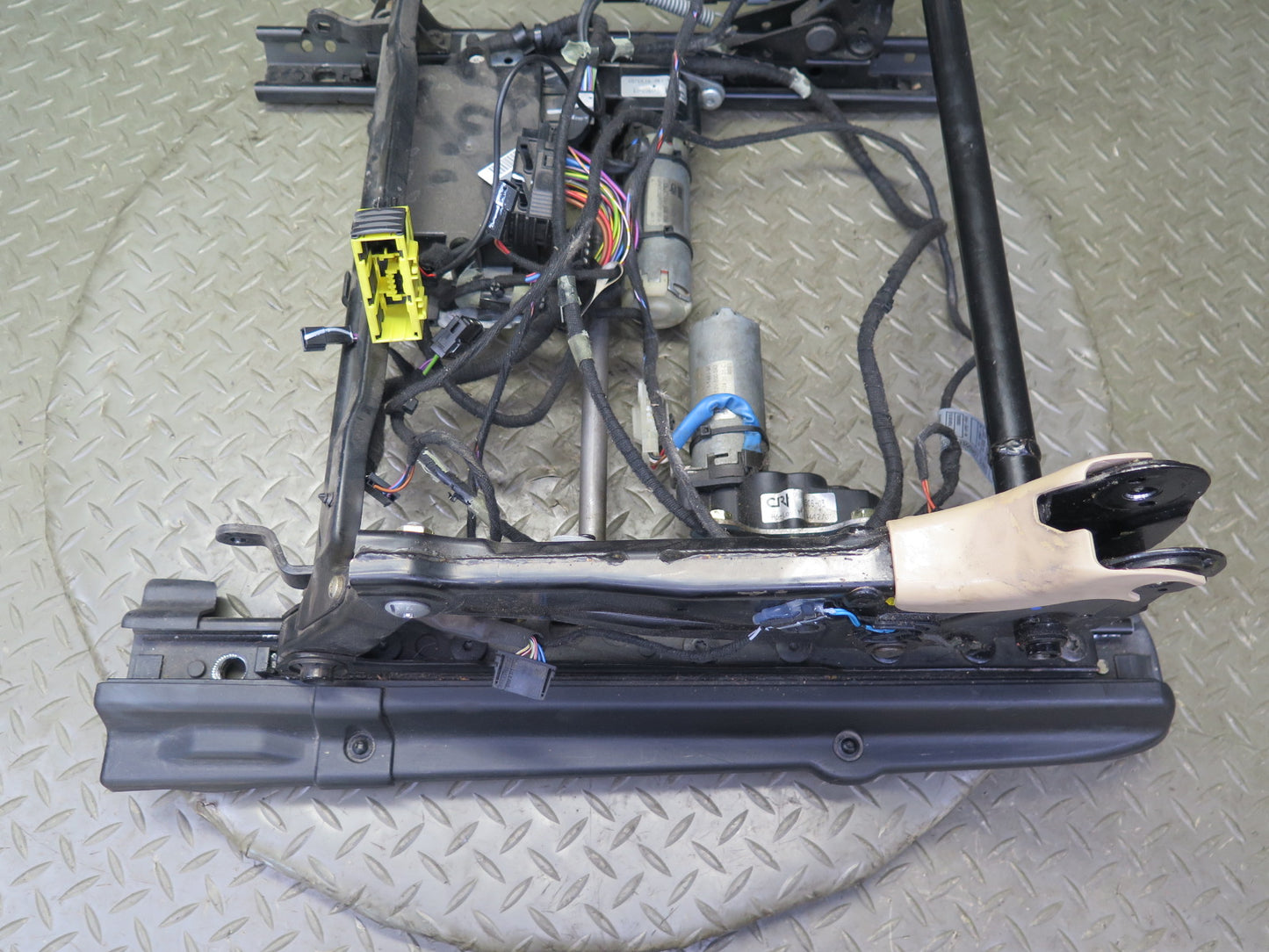 01-06 BMW E46 330ci Convert Front Left Seat Lower Frame Track Rail w Motor OEM