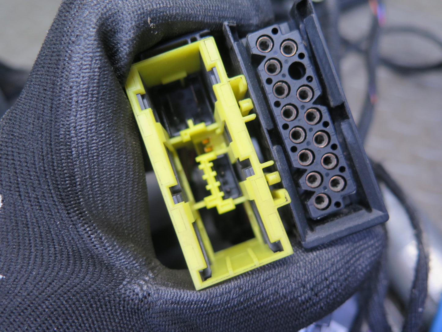 01-06 BMW E46 330ci Convert Front Left Seat Lower Frame Track Rail w Motor OEM