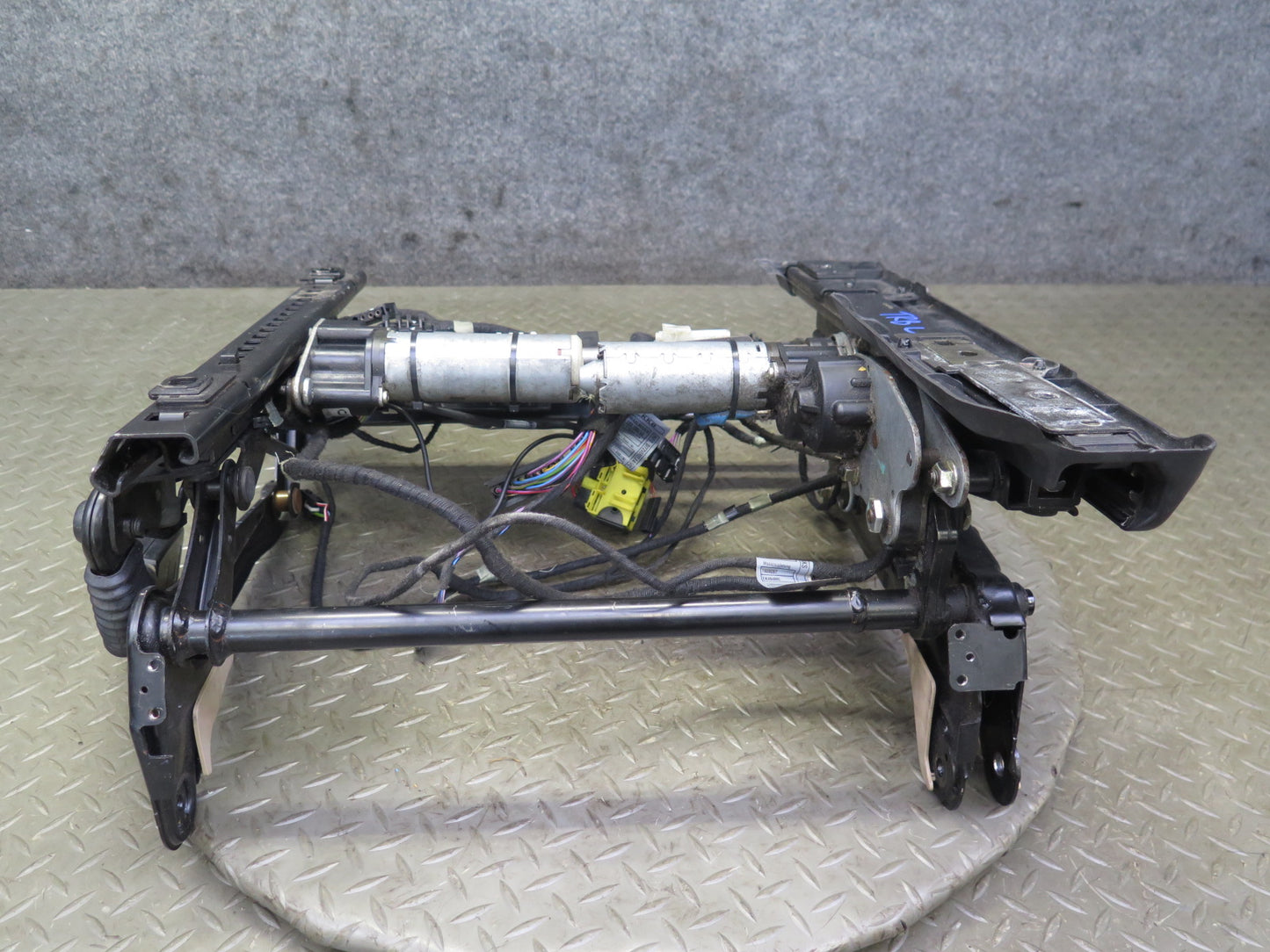 01-06 BMW E46 330ci Convert Front Left Seat Lower Frame Track Rail w Motor OEM